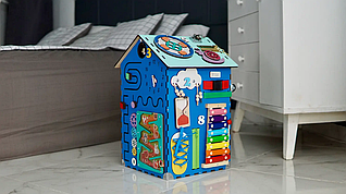 Розвиваюча іграшка Бізі - Будиночок 55*30*30 см 49 ігор Бізіборд, будиночок що розвиває малюка
