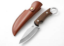 Ніж з дерев'яною рукояттю з кільцем у чохлі