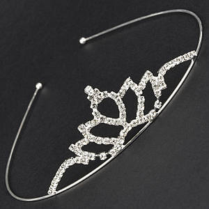 Діадема корона срібляста металева на тонкому обідку квіточок із білими сапфірами висота 3 см