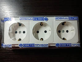 Розетка 3-я із заземленням зовнішня