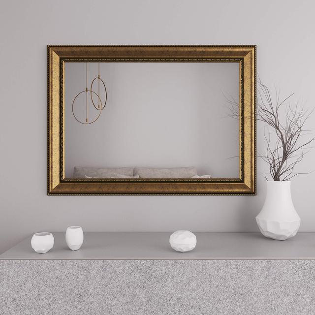 Настінне дзеркало в золотій рамі на комод Настінне дзеркало в золотій рамі на комод