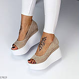 Бежеві відкриті замшеві жіночі туфлі натуральна замша на білій платформі танкетці ПІД ЗАМОВЛЕННЯ, фото 7