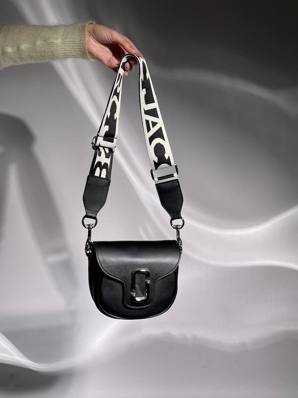 Жіноча сумка клатч Marc Jacobs Small Saddle Bag Black/Silver (чорна) KIS02190 маленька сумочка з емблемою топ, фото 1