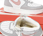 Жіночі зимові кросівки Nike Air Force (сірі з білим і рожевим) високі модні кеди з хутром К14021 топ, фото 3