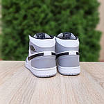 Жіночі зимові кросівки Nike Air Jordan 1 (сірі з білим і чорним) високі теплі кеди на хутрі O3992 топ, фото 4