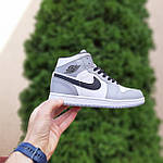 Жіночі зимові кросівки Nike Air Jordan 1 (сірі з білим і чорним) високі теплі кеди на хутрі O3992 топ, фото 7