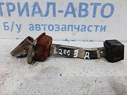 Обмежувач дверей задній правий Mitsubishi L200 2006-2014 MR959623 (Арт.28108)