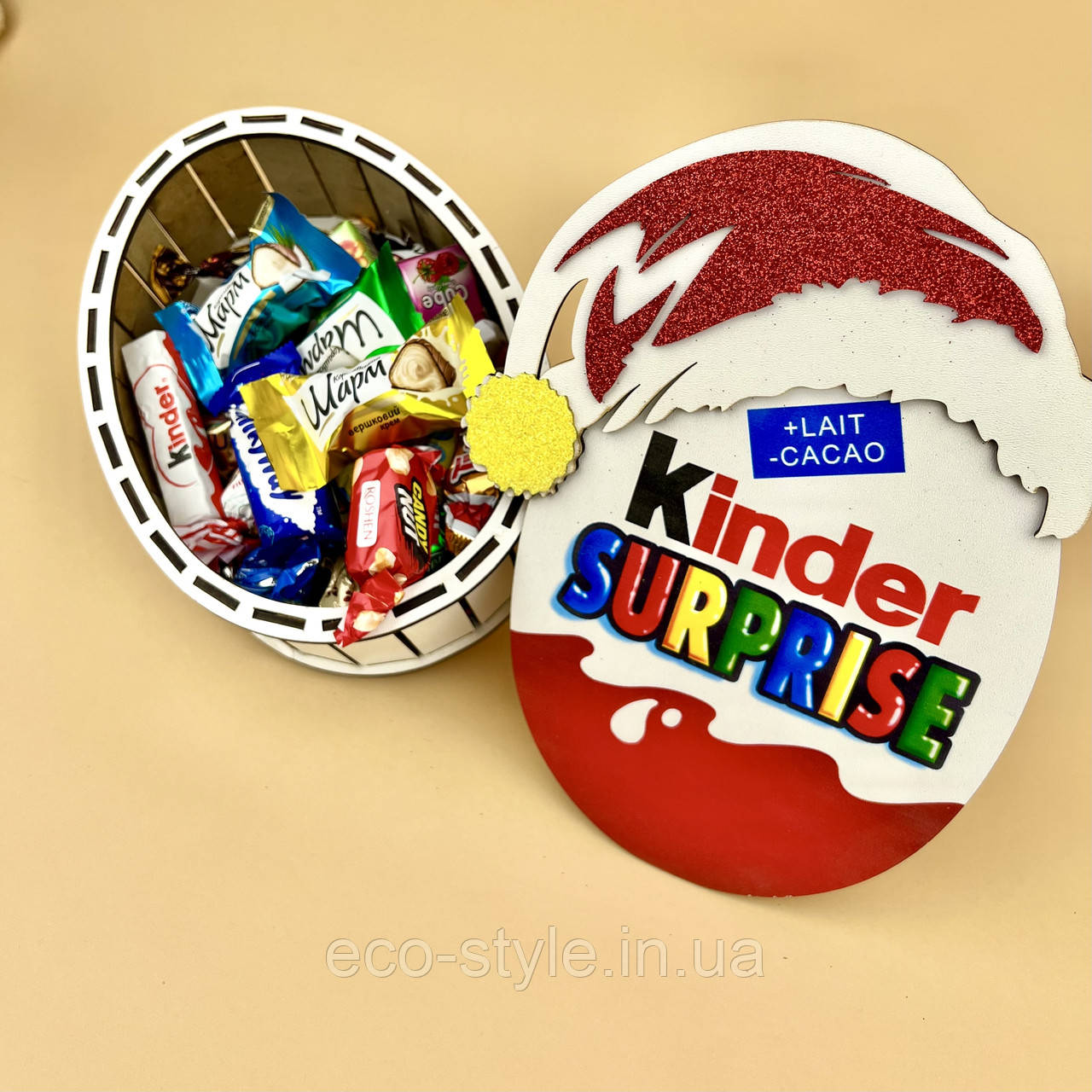 Подарункова коробка "Кіндер в шапці" 20 см. Бокс для цукерок на День народження! Коробочка як подарунок на Новий рік!, фото 1