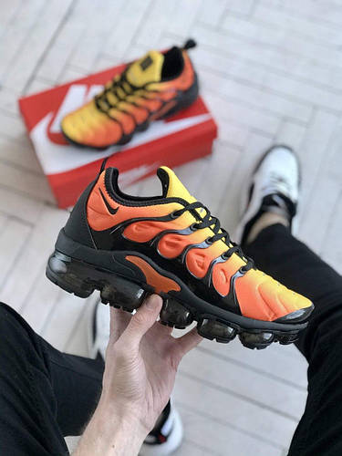 Air vapormax shop plus crimson