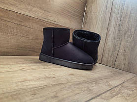 Уги замшеві короткі екозамша жіночі чорні з чорною лейблом UGG на заднику унісекс, фото 5