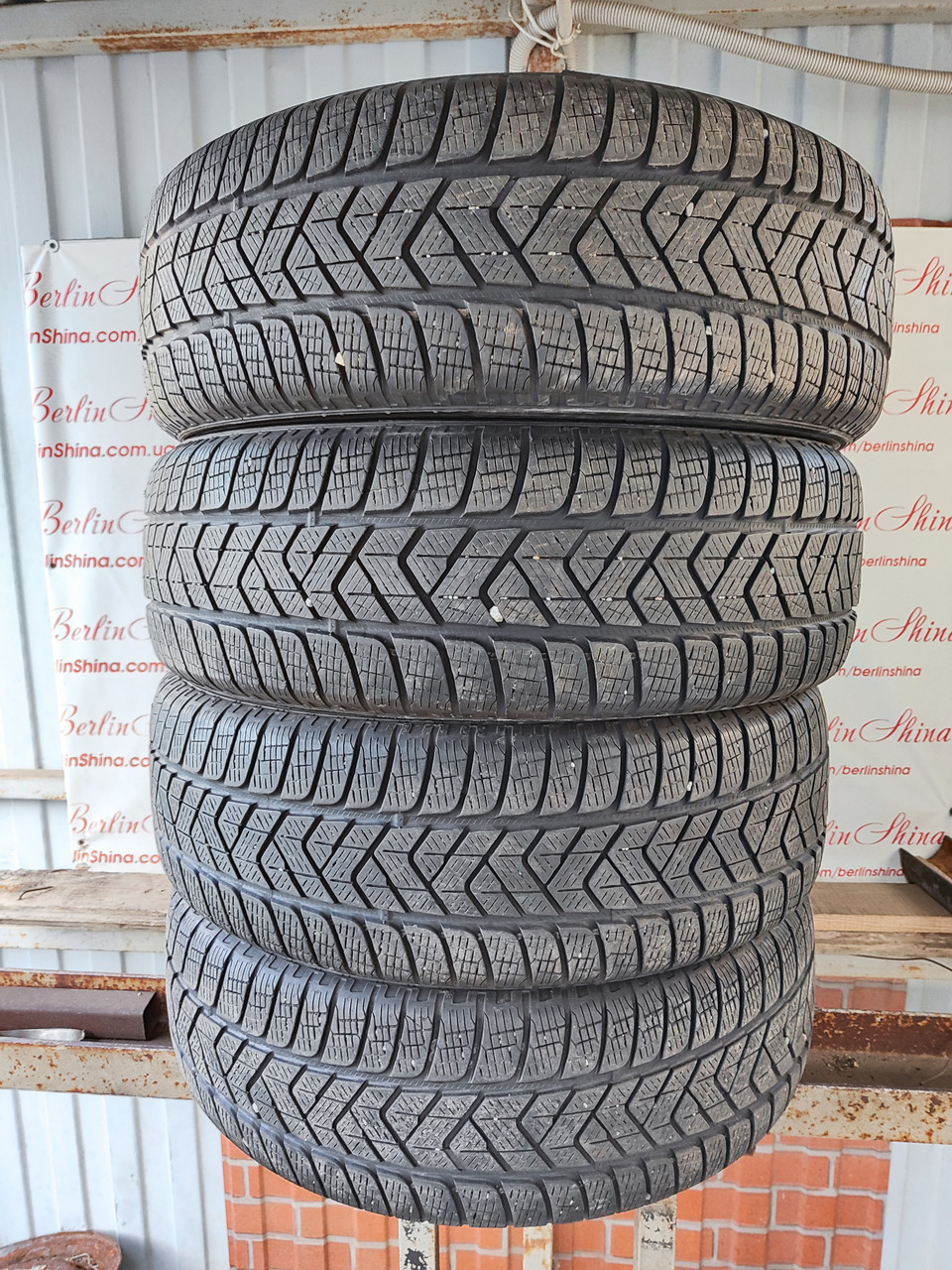 Комплект зимових шин 215/65/17 Pirelli Scorpion Winter с просмолом,2017рік,з Германії без пробігу по Україні