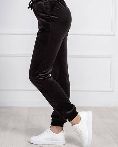 Спортивні жіночі штани чорного кольору батали велюрові з утепленням, розміри XL, 2XL, 3XL, 4XL, фото 1