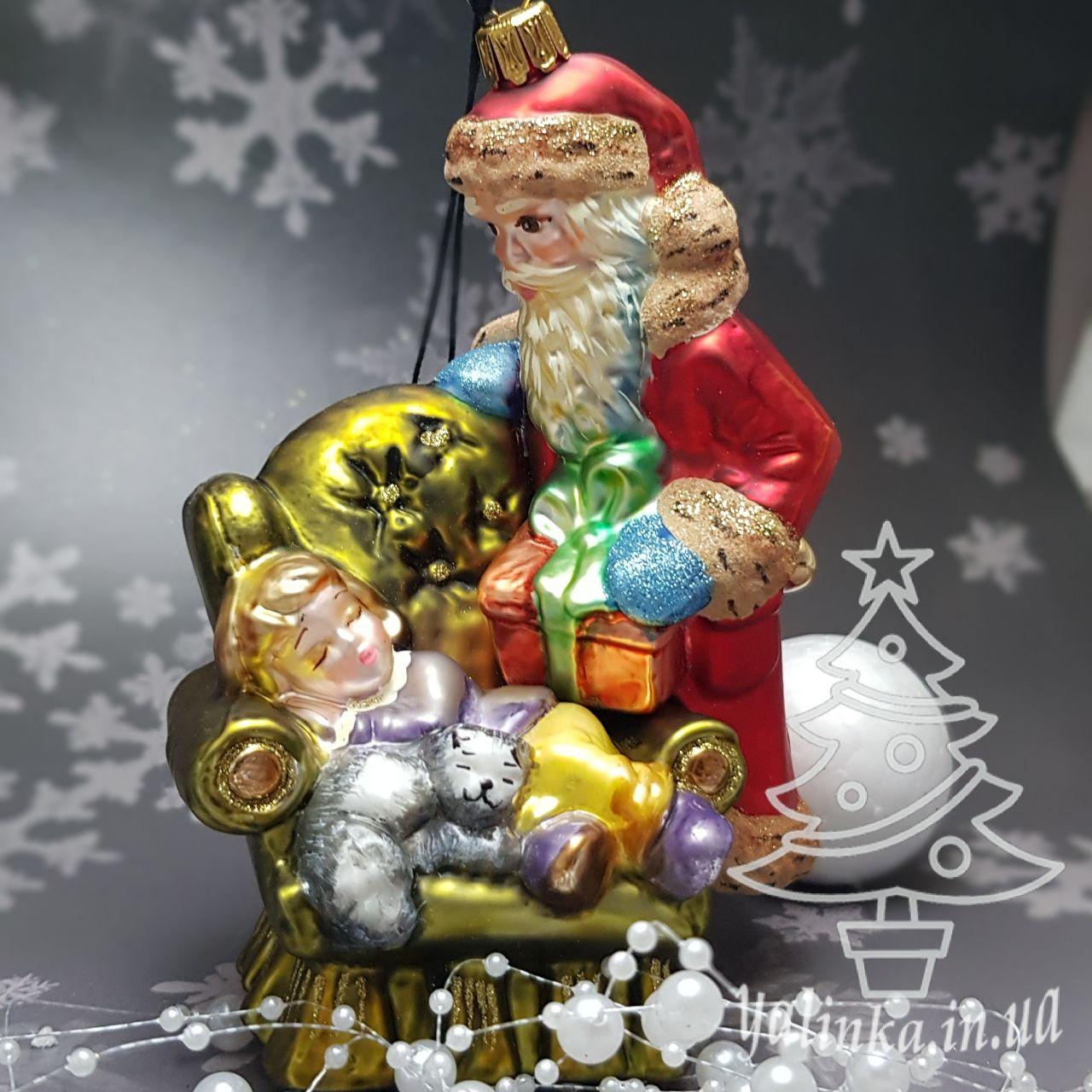 Скляна ялинкова іграшка Санта и ребенок в кресле  Komozja Family Santa Claus