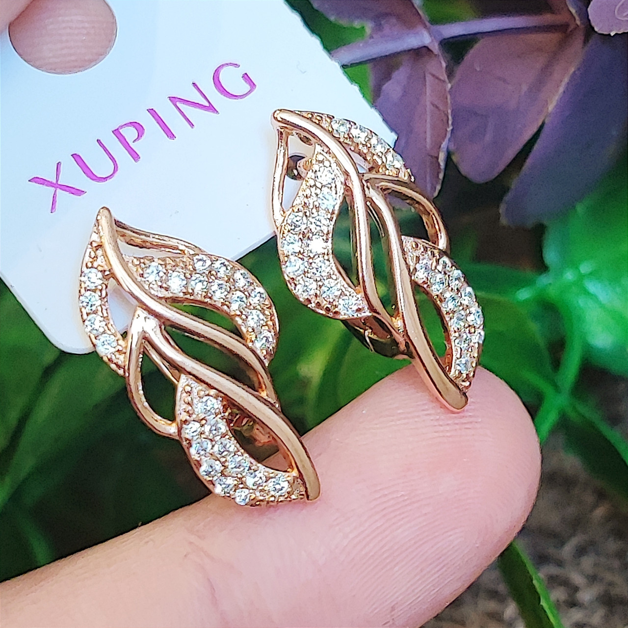 Сережки Xuping довжина 2.3 см листочки з цирконієм медичне золото с1076