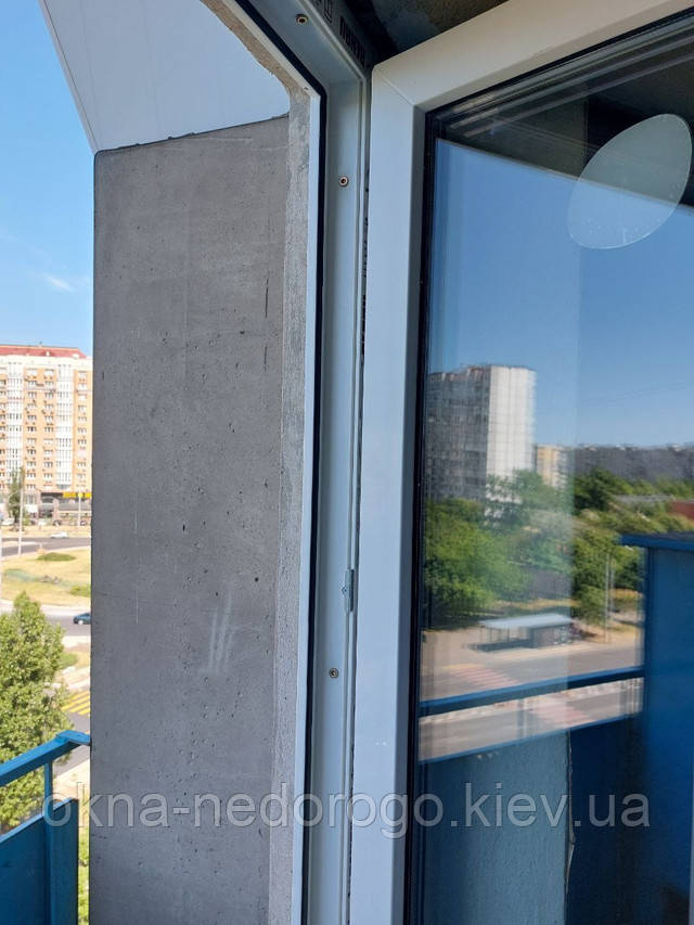Пластикові двері балконні Rehau фото Okna-Nedorogo