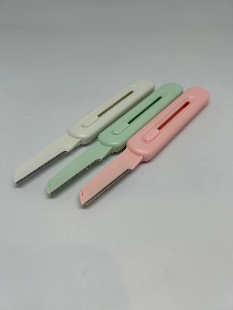 Тример (Бритва) для корекції брів-3 штук в упаковці.