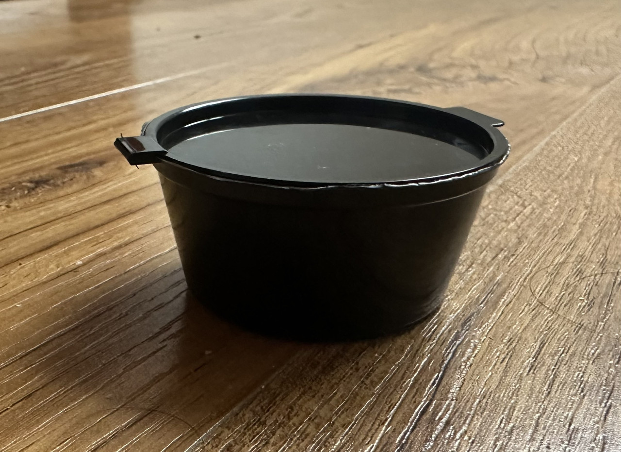 Соусник чорний пластиковий з кришкою герметичний 50 мл (упаковка 100 шт.)