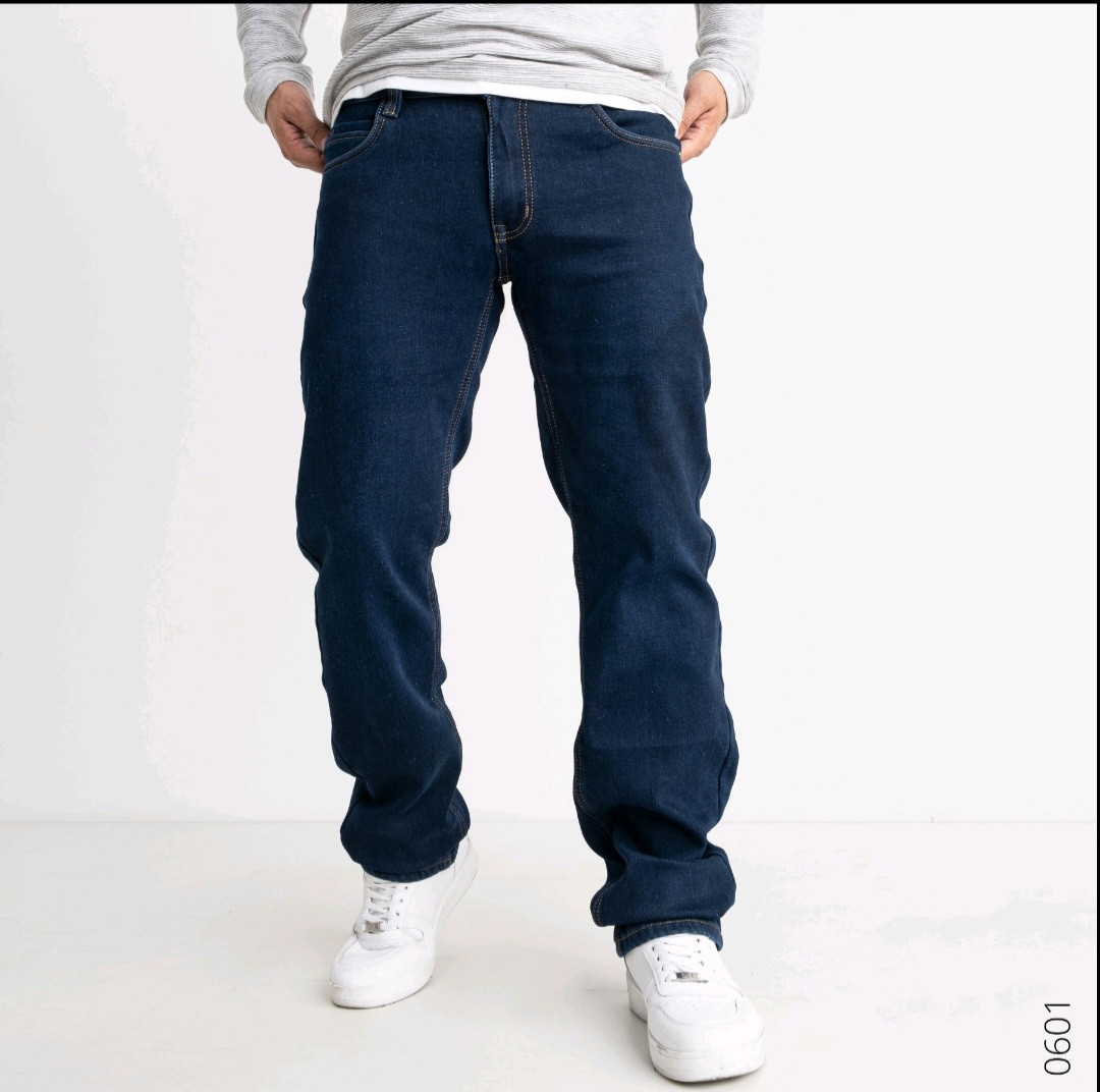 Теплі чоловічі якісні прямі джинси стрейчеві напівботальні темно-сині на флісі на зиму