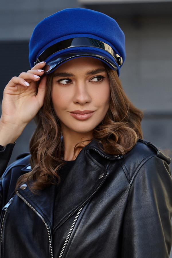Кепі кашемірова з лаковим козирком «Джоана» електрик 56