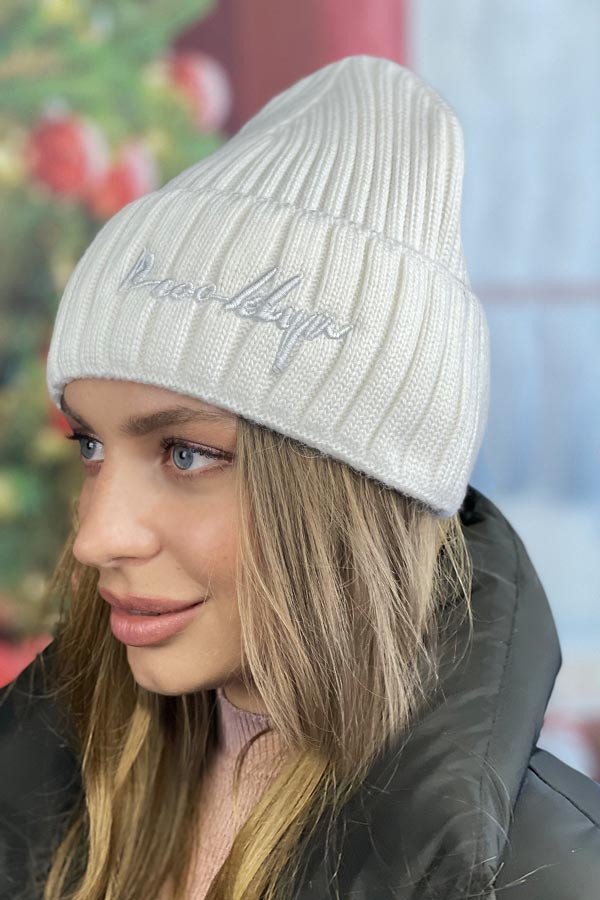 Шапка з вишивкою «Brooklin» білий