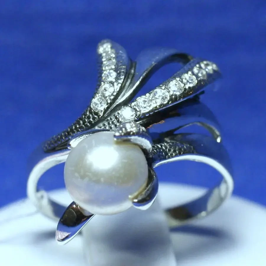 Серебряное кольцо с жемчугом и фианитами 1693 - фото 1 - id-p195433221