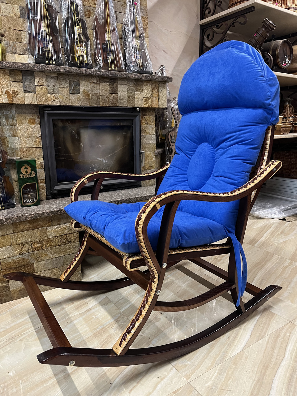 Крісло-гойдалка плетена з лози