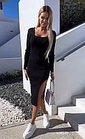 Женское облегающее черное платье миди в рубчик с разрезом