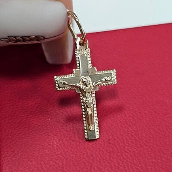 Золотий хрестик з розп'яттям написом Спаси і Збережи та візерунком по краю