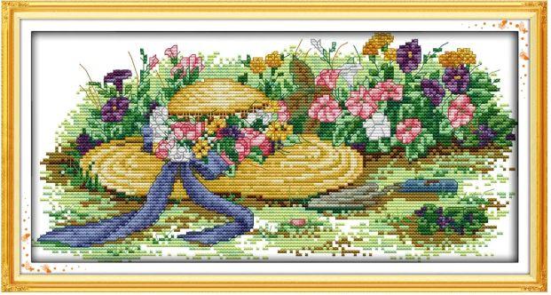 Набір для вишивання за нанесеною на канву схемою "Flowers and straw hats". AIDA 14CT printed, 36*19 см