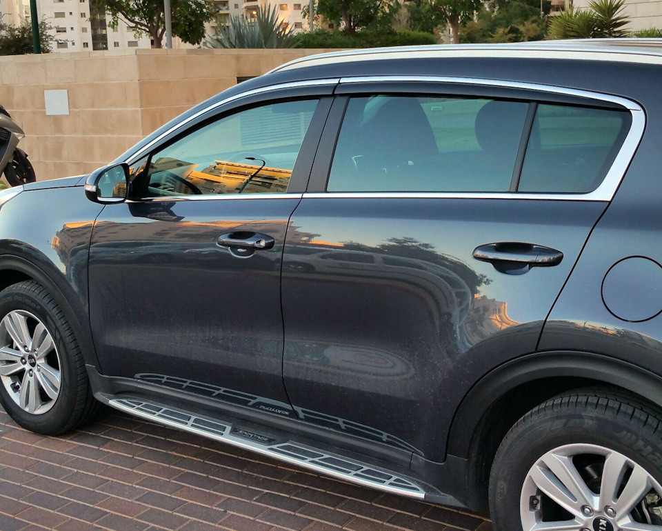 Вітровики c хром молдингом, дефлектори вікон KIA SPORTAGE 2016- (D943)