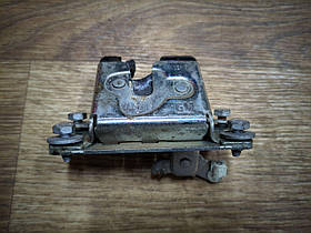 Замок задніх дверей (ляда) нижній Renault Trafic, Opel Vivaro 2001-2014, 8200007346, 905037151R (Б/У)