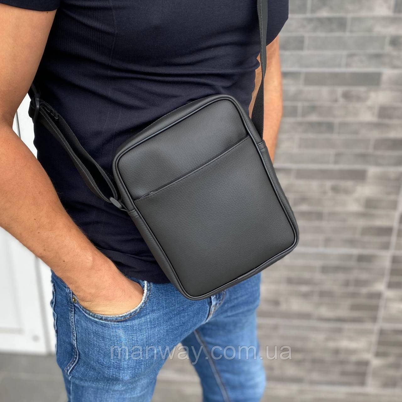 Чоловіча чорна матова сумка через плече барсетка месенджер Triumph