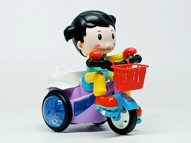 Игрушка Shantou Музыкальный велосипед Stunt tricycle с девочкой 3115-2