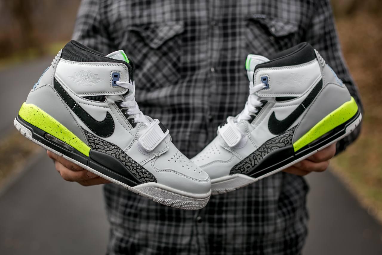 Чоловічі кросівки Nike Air Jordan Legacy White Green (білі з зеленим і чорним) високі модні кеди I1568 vkross