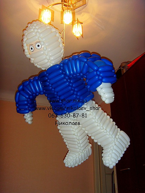 Космонавт з повітряних кульок