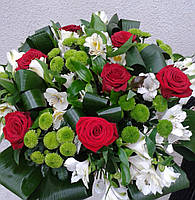 Букетиз троянд, хризантем альстромерії "Любмилка"