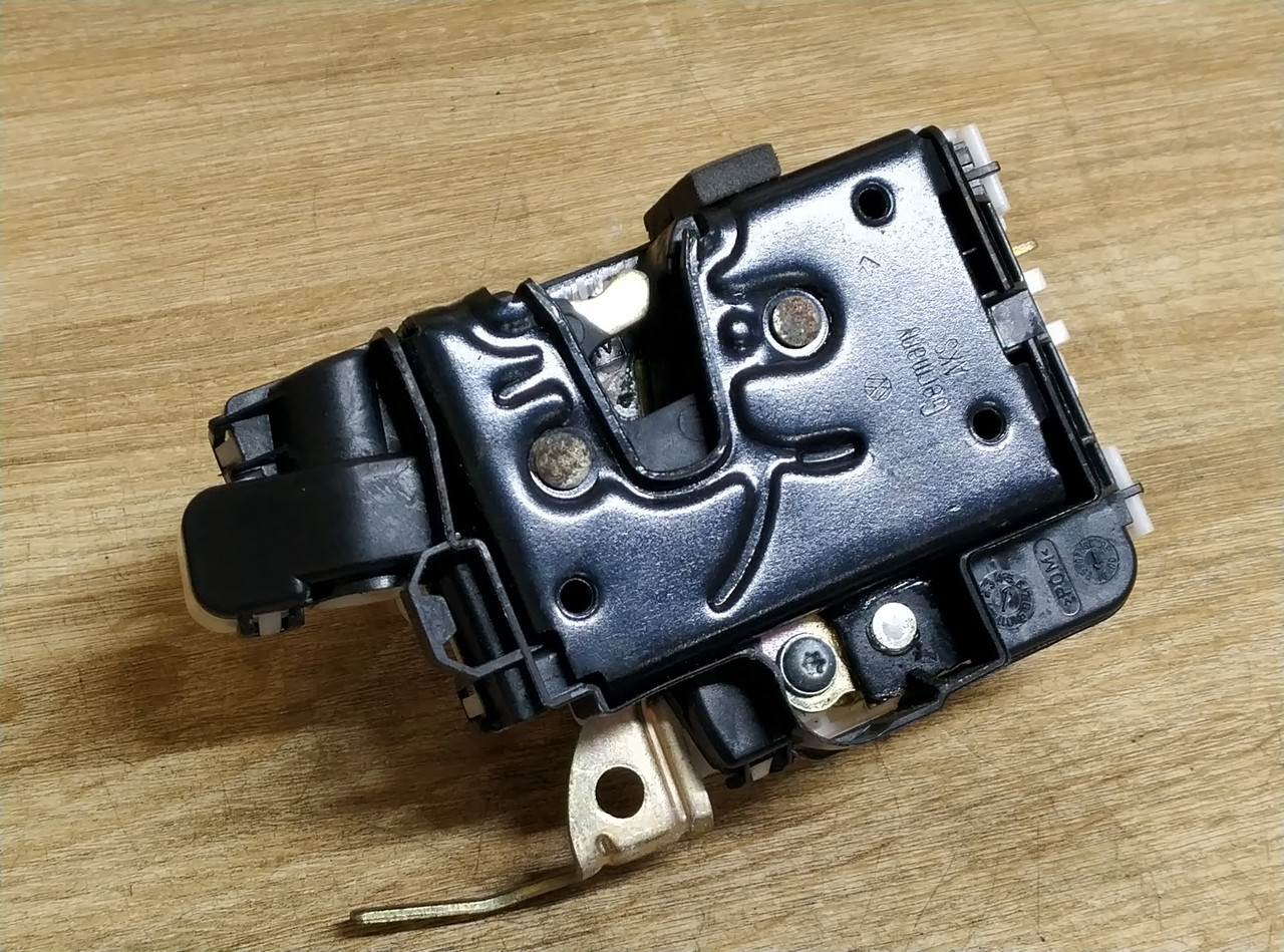Замок дверей передній лівій VAG 6K4 837 015 C SEAT IBIZA