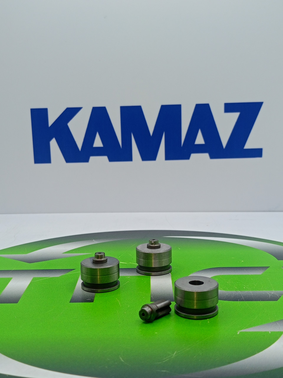 Клапан накопичувальний ЄВРО-2 323.1111220-10 (без канавки)  КАМАЗ (33..333..337..740)