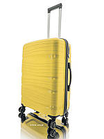 Дорожный пластиковый полипропиленовый чемодан средний М Voyage super me на 4-х колесах желтый