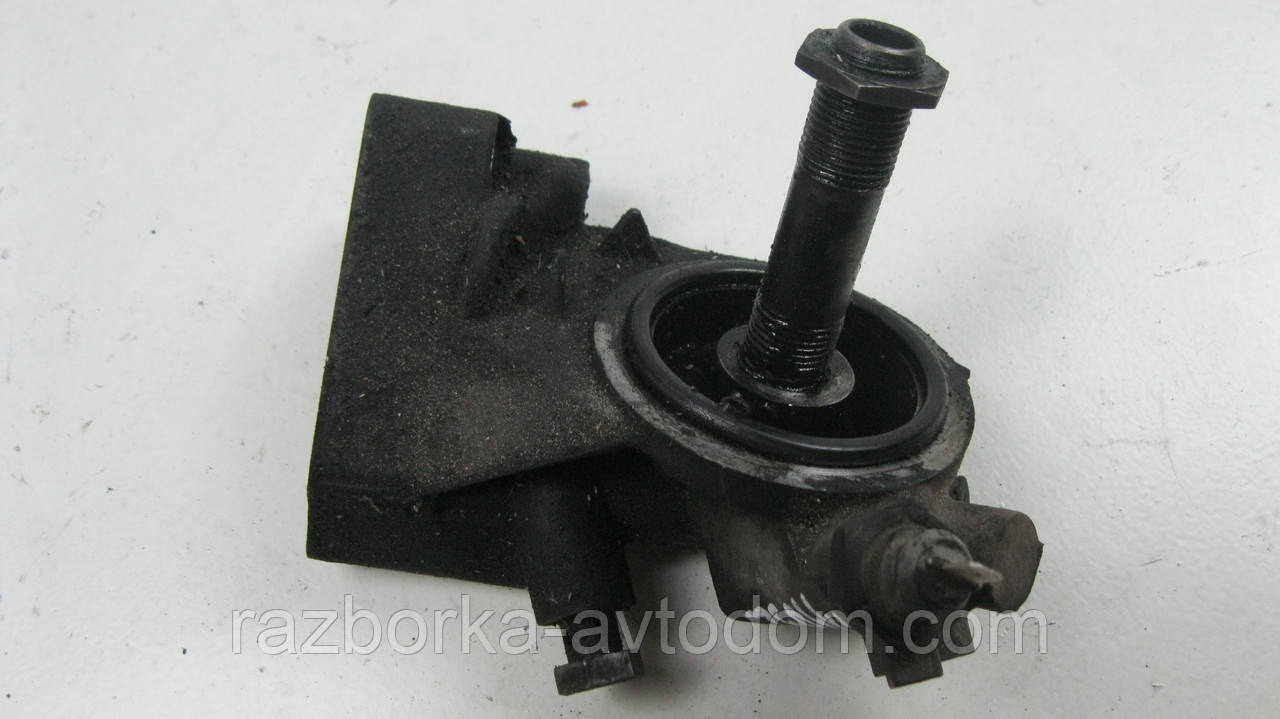 Кронштейн оливного фільтра VW Passat B5 (1997-2000), Audi A4 B5 (1996-2000) OE:050115417