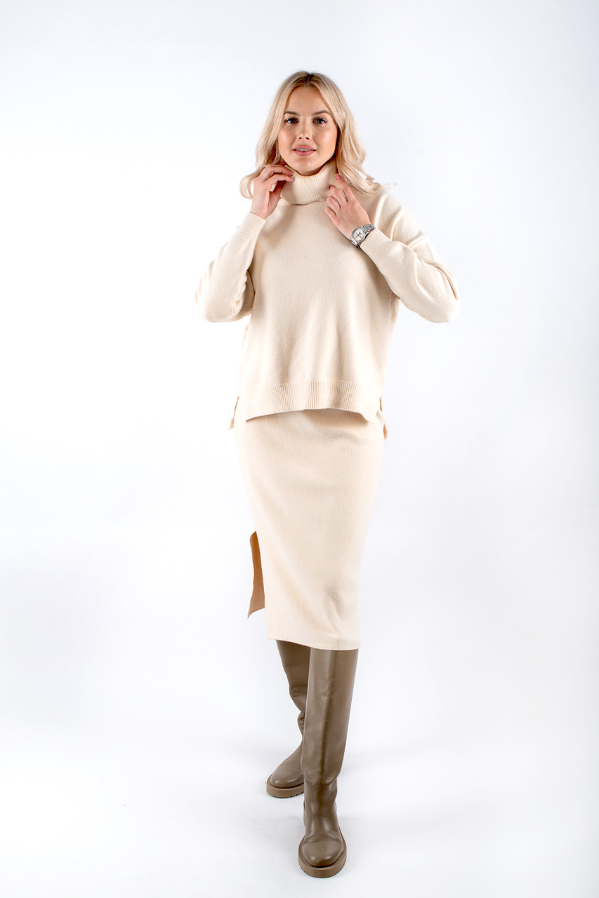 Костюм з гольфом та спідницею з розрізом молочний 40012 ONE SIZE (2000000115351), фото 1