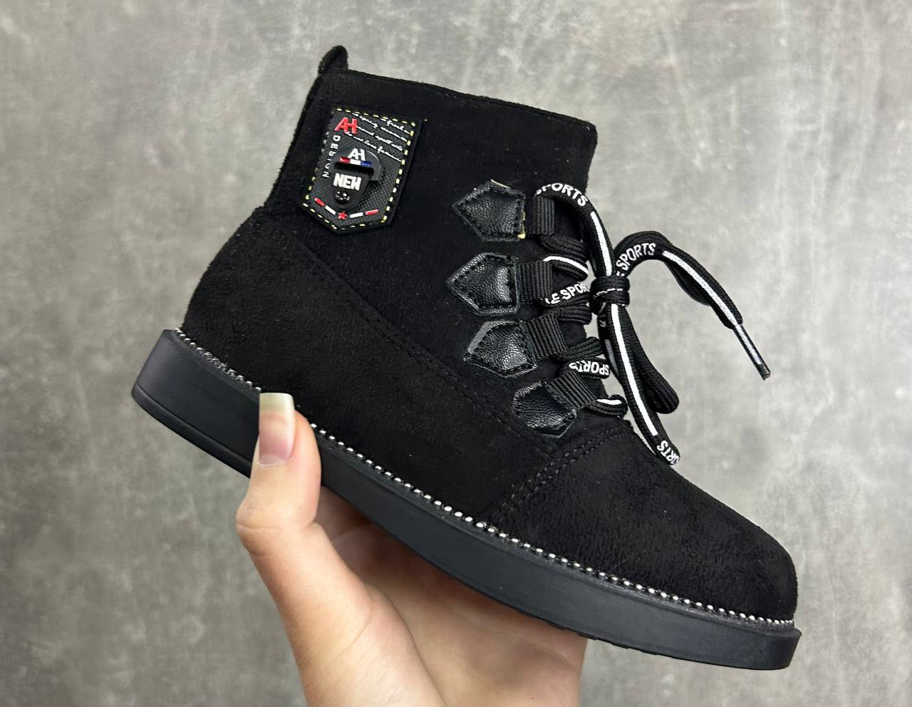Демісезонні замшеві чорні черевички для дівчаток