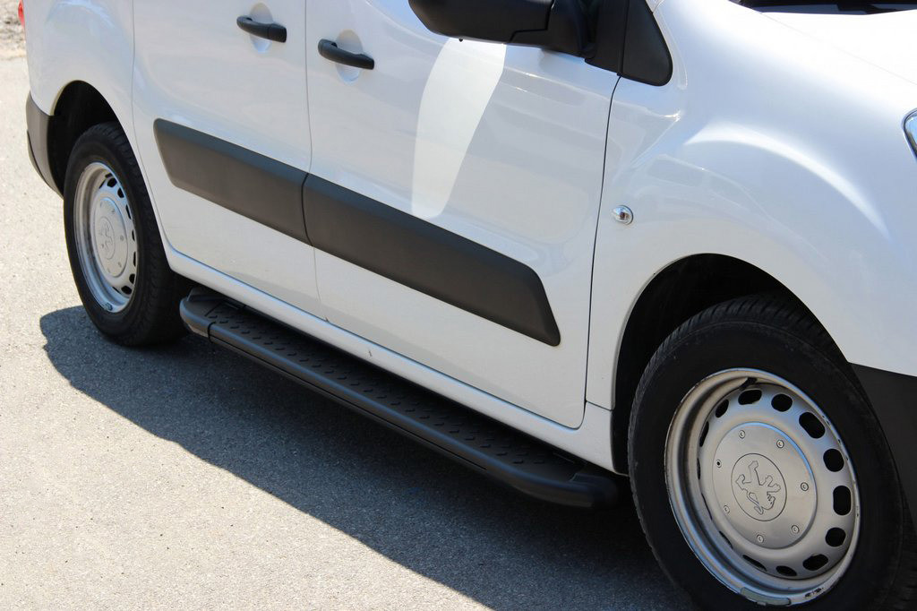 Бокові пороги Allmond Black (2 шт., алюміній) для Peugeot Partner Tepee 2008-2018 рр