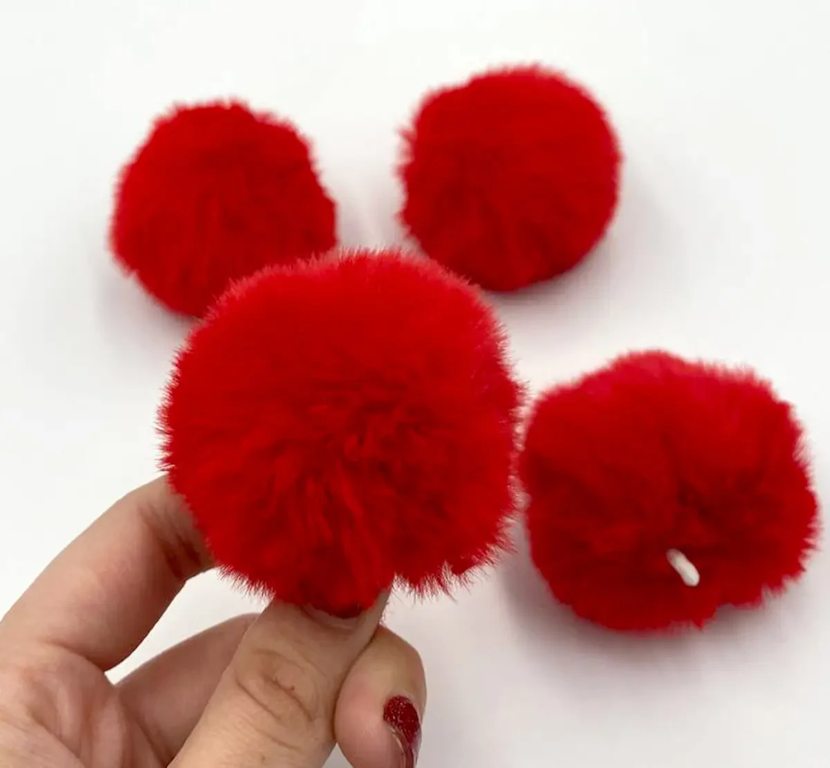 ПОМПОН ЗІ ШТУЧНОГО ХУТРА / Ø45ММ / З ПЕТЕЛЬКОЮ / ЧЕРВОНИЙ, фото 1