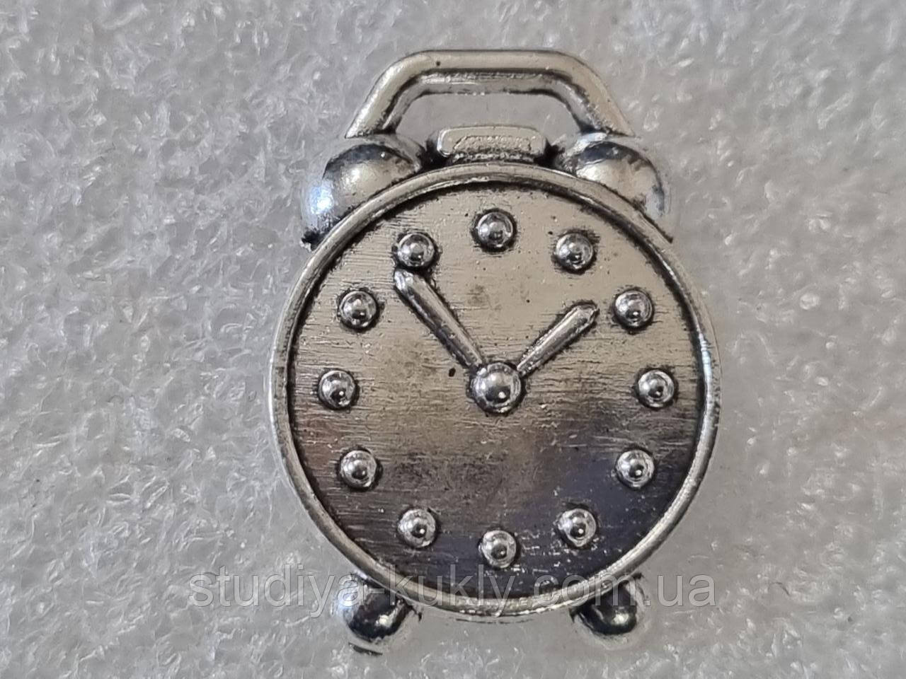 Годинник - будильник, круглі, колір - срібло. Діаметр 10 мм Висота 12 мм №28