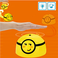 Сенсорная игрушка для детей убегающая машинка из пластика Runaway Car Smile желтого цвета.