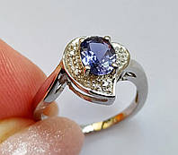 Кольцо с африканским Purple Blue иолитом 0.62 ct в овальной огранке и фианитами