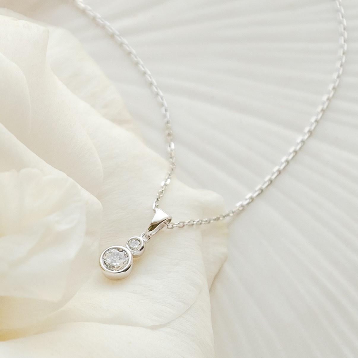 Срібне кольє мінімалістичне з двома камінцями на тонкому ланцюжку, фото 1
