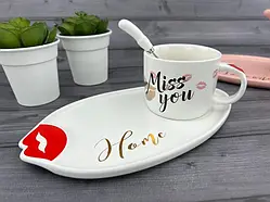 Керамічна чашка з блюдцем "Kiss me" біла