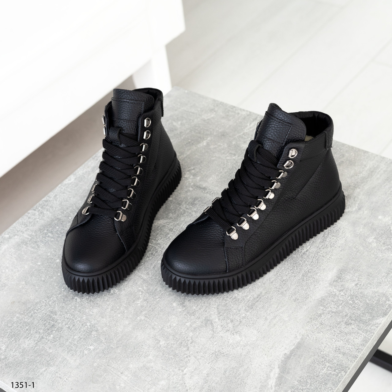 Чорні жіночі зимові шкіряні черевики на шнурку, фото 1